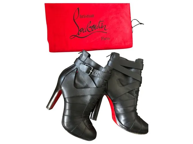 Christian Louboutin botas negras Negro 