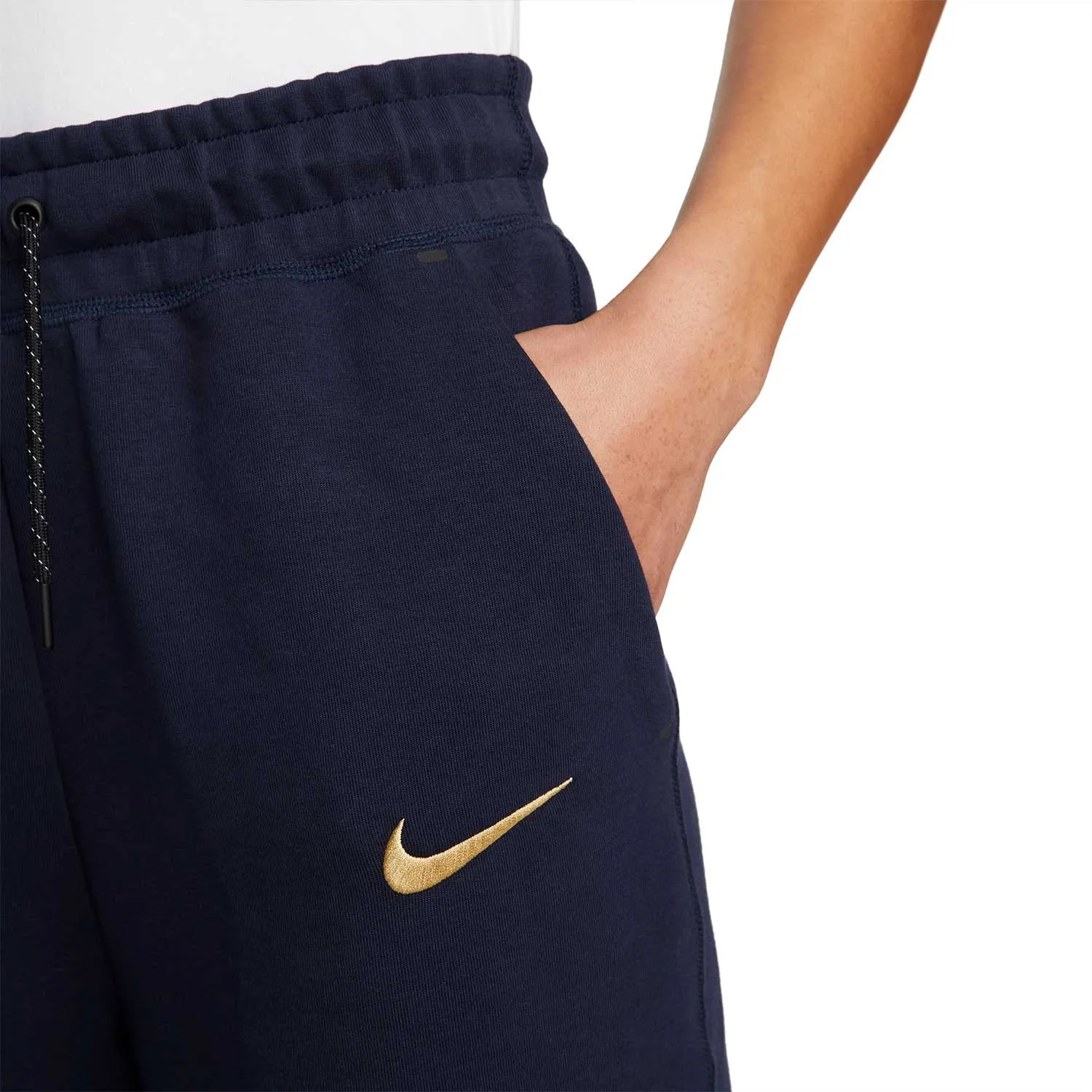 Pantalón Nike Barcelona mujer Tech Fleece Essentials